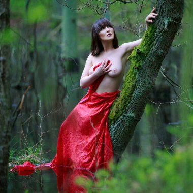 güzel bir kadın üstsüz