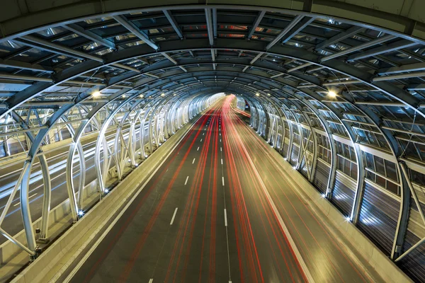 Modern tunnel och trafik — Stockfoto