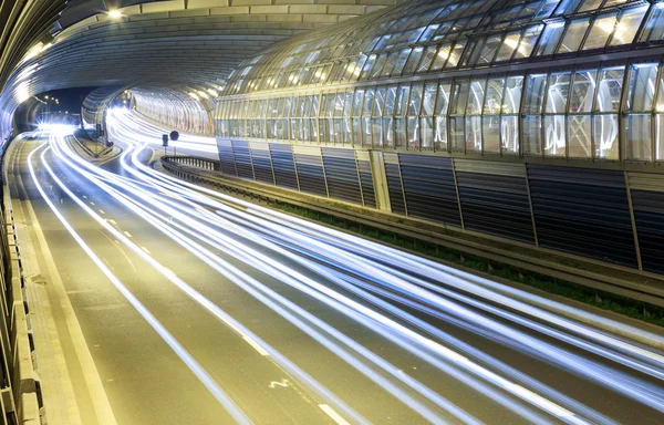 Moderní tunelu a provoz — Stock fotografie