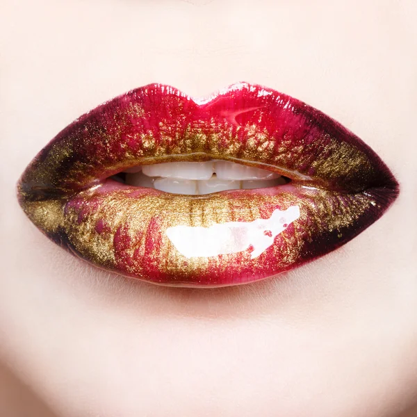 Labios brillantes rojos apasionados — Foto de Stock