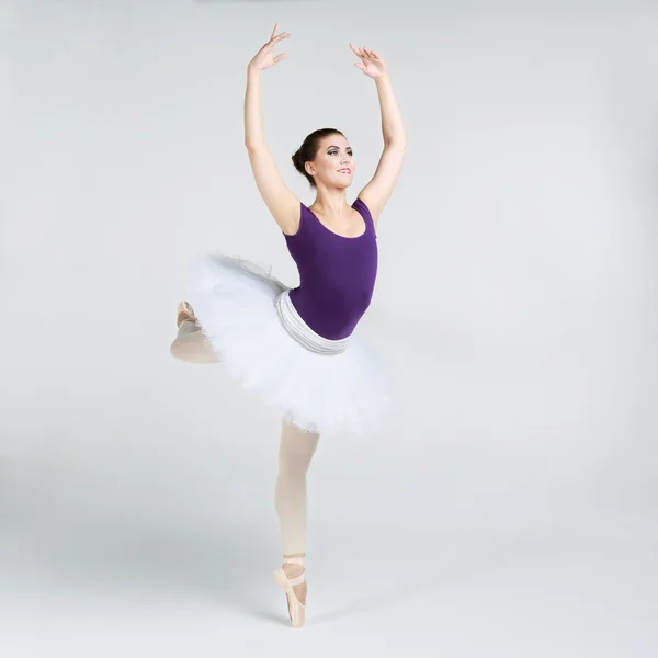 아름 다운 젊은 발레 댄서 — 스톡 사진