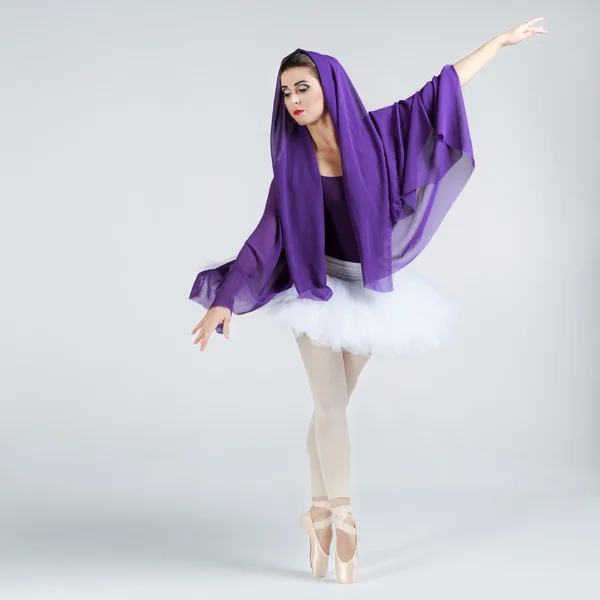 美しい若いバレエ ダンサー — ストック写真