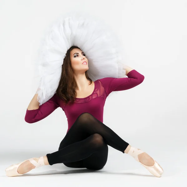 Schöne junge Balletttänzerin — Stockfoto