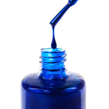 Beyaz arkaplanda tırnak cilası