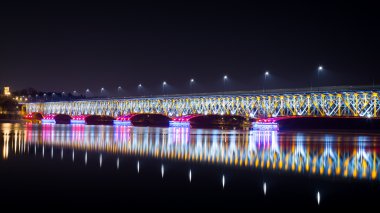 nehir üzerinde muhteşem gün batımı