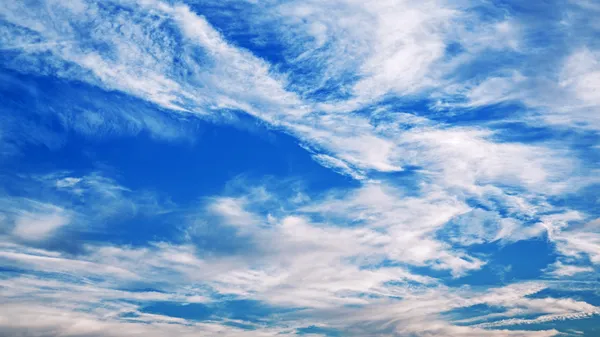 Langit biru dengan awan yang indah — Stok Foto