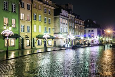 sokak eski şehrin gece Varşova