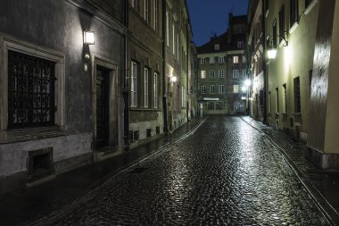 sokak eski şehrin gece Varşova