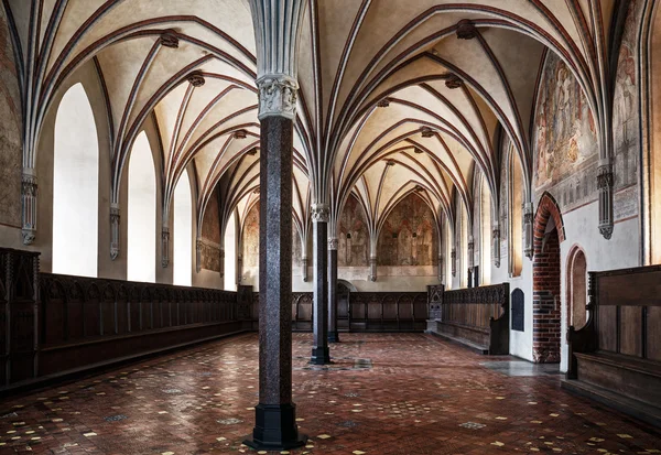 A Grande Câmara no castelo de estilo gótico em Malbork . — Fotografia de Stock