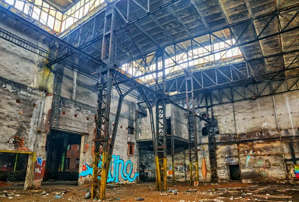 Velho destruiu um fabryka.HDR abandonado — Fotografia de Stock