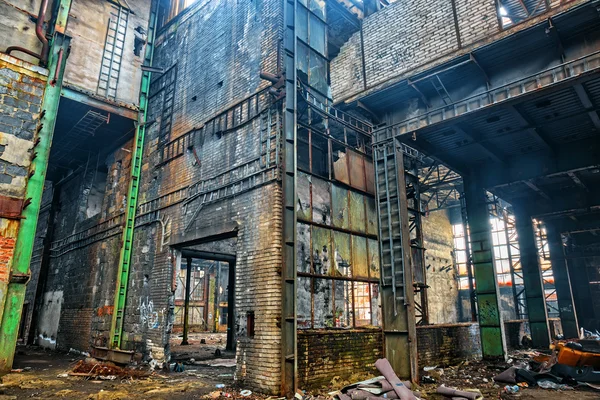 Old destruyó una fábrica abandonada.HDR —  Fotos de Stock