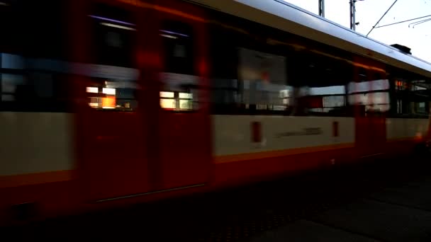 在火车站的火车交通 — 图库视频影像