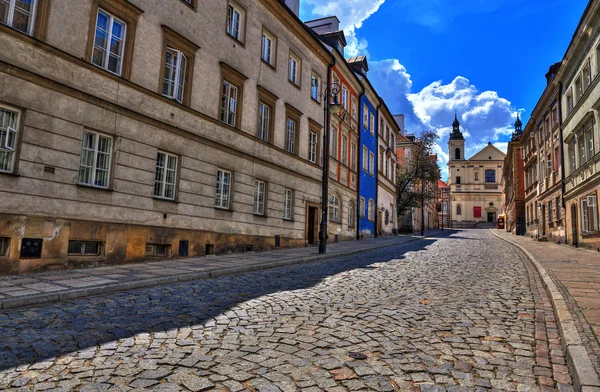 Rua da cidade velha em Varsóvia. Rua Mostowa — Fotografia de Stock