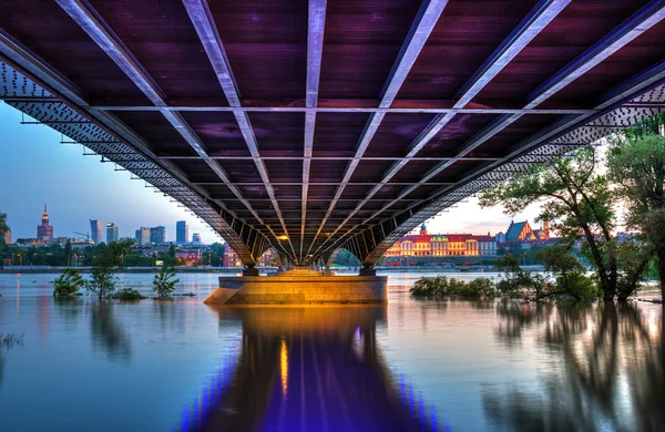 Dusk.bridge slasko ダブロウ スキーでワルシャワに鋼橋からの眺め — ストック写真