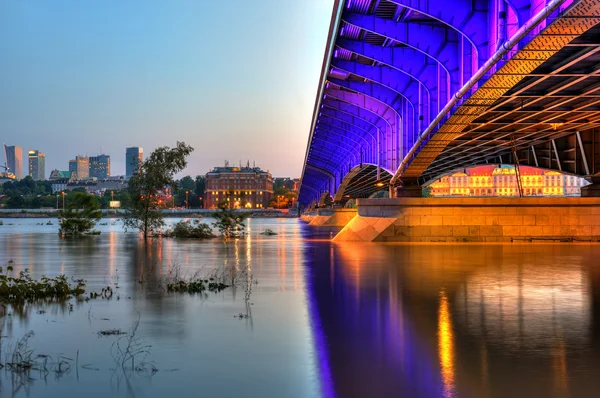 Blick von der Stahlbrücke nach Warschau in der Abenddämmerung — Stockfoto