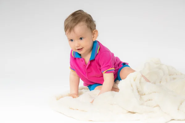 Dolce bambino con una coperta morbida — Foto Stock