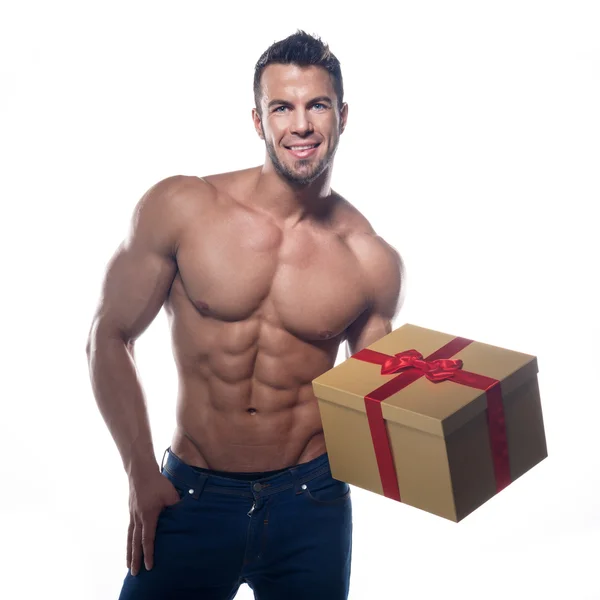 Musclé homme sexy avec un cadeau — Photo