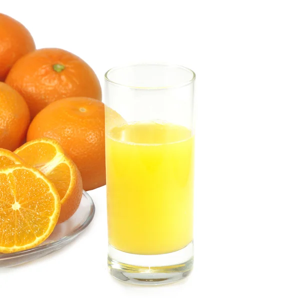 Saft und Zitrusfrüchte isolieren — Stockfoto