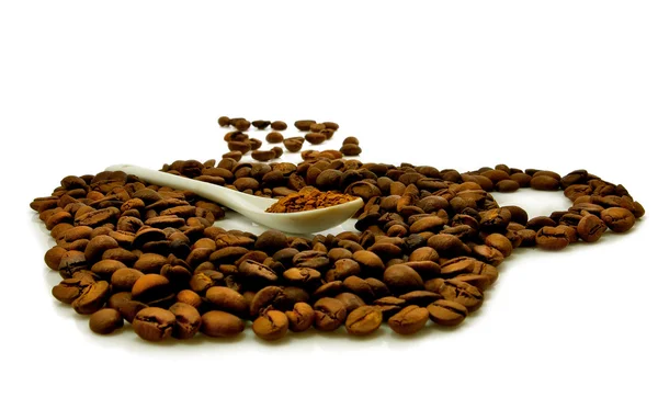 Obrázek poháru ze zrnkové kávy a instantní kávy v lžíce — Stock fotografie