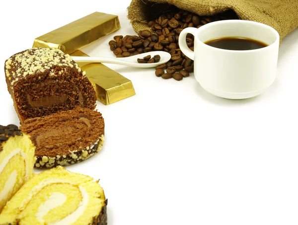 Image d'une tasse de café, chocolat, rouleaux et grains de café — Photo