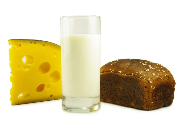 Isoliertes Bild eines Glases Milch, Käse und Brot auf weißem Hintergrund — Stockfoto