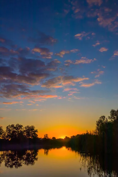 Изображение Закатного Неба Облаками Драматическое Небо Красивыми Яркими Облаками — стоковое фото
