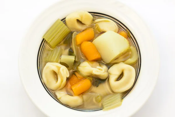 Tortellini-Suppe — Stockfoto