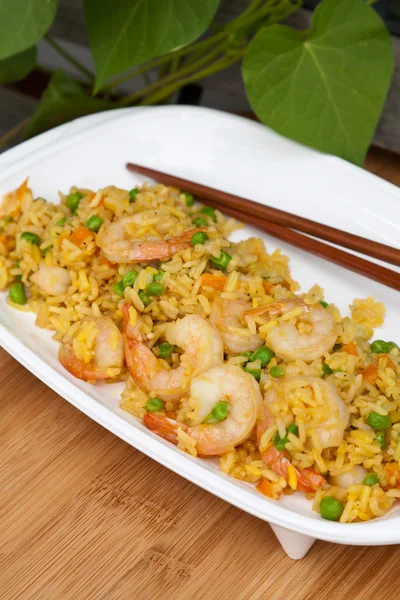 Membuat nasi goreng udang. Makro . — Stok Foto