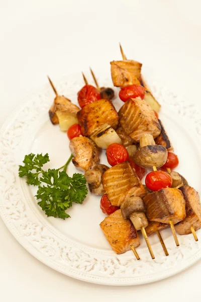 Grelhados kebabs de salmão — Fotografia de Stock