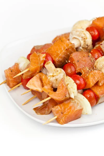 Raw salmon kebabs marinated and ready to grill — Stock Photo, Image