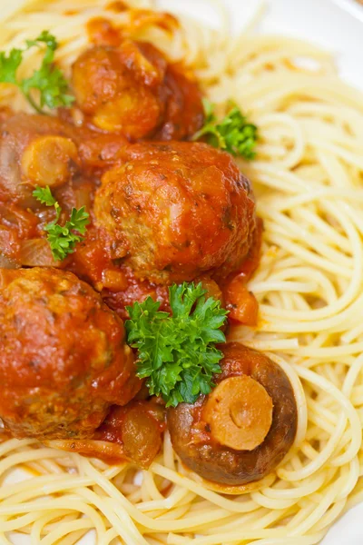 Espaguetis y albóndigas —  Fotos de Stock