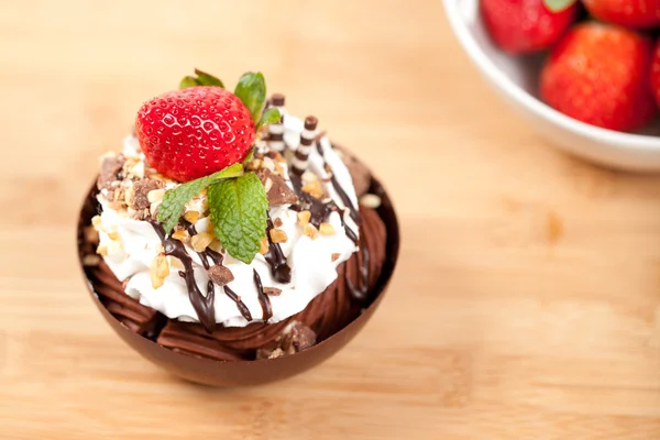 Dessert. Sundae Mousse with strawberry — Stock Photo, Image