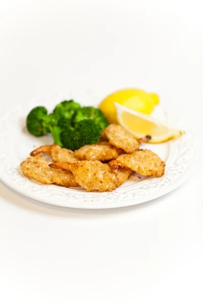 Diepe gebakken scampi's met broccoli — Stockfoto