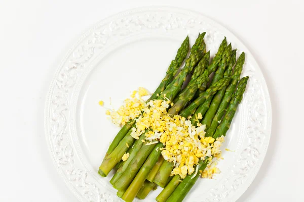 Piatto di asparagi con uova — Foto Stock