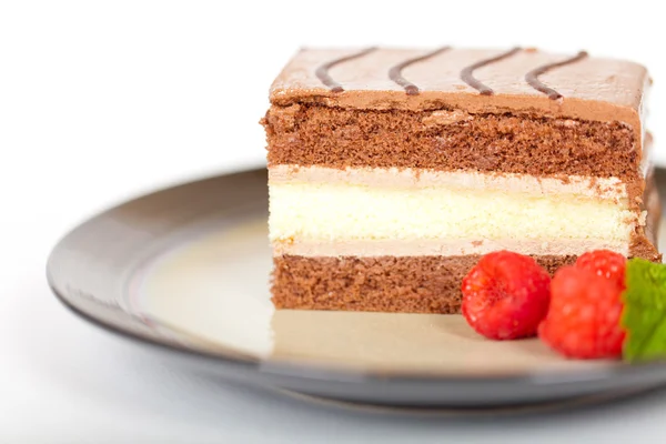 Drei Lagen Schokoladenkuchen — Stockfoto