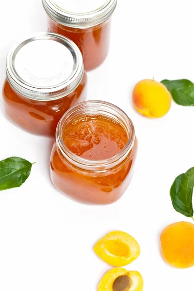 Marillenmarmelade und Aprikosen — Stockfoto