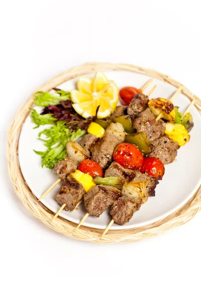 Kebab met pepers, tomaten en uien — Stockfoto