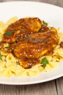 Mantarlı tavuk marsala