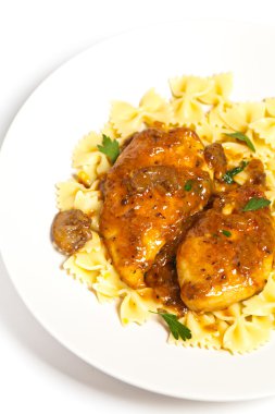 Mantarlı tavuk marsala