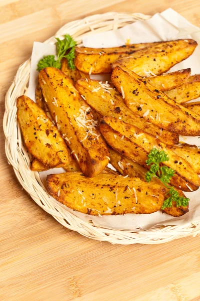 Fırında patates dilimleri.