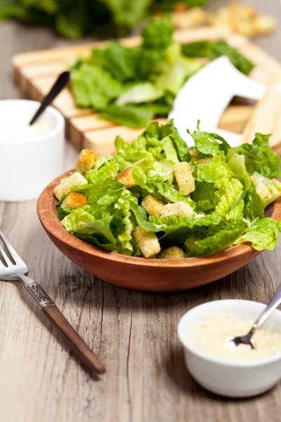 Klassieke caesar salade met croutons — Stockfoto