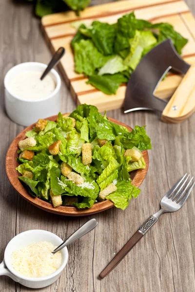 Ensalada César Clásica con crutones —  Fotos de Stock