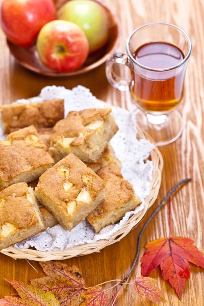 Trozos de un pastel de manzana — Foto de Stock