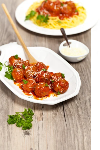 Gehaktballen in tomatensaus — Stockfoto