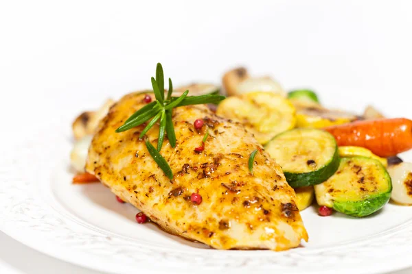 Grilled chicken breast with vegetables — Stock Photo, Image