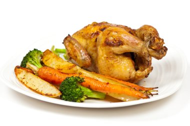 Kızarmış tavuk ve sebze.