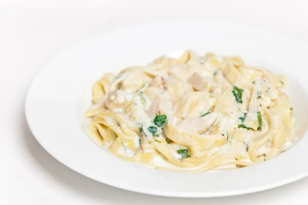 Ispanaklı tavuk fettuccine alfredo