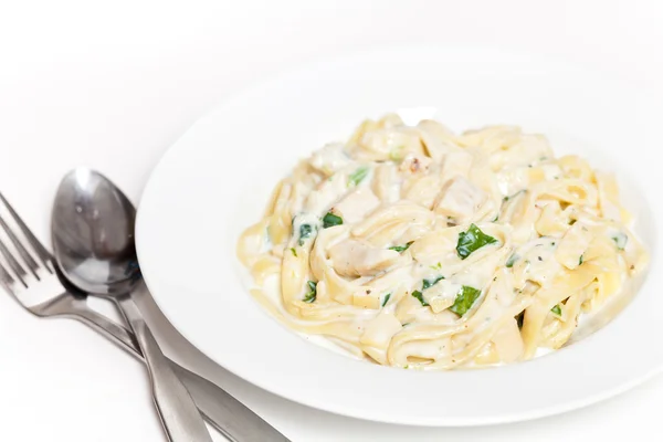 Ispanaklı tavuk fettuccine alfredo