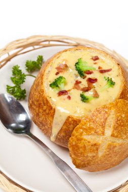 hamur mayası ekmek kase Brokoli peynir çorbası ile dolu