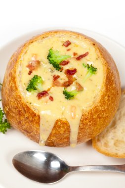 hamur mayası ekmek kase Brokoli peynir çorbası ile dolu